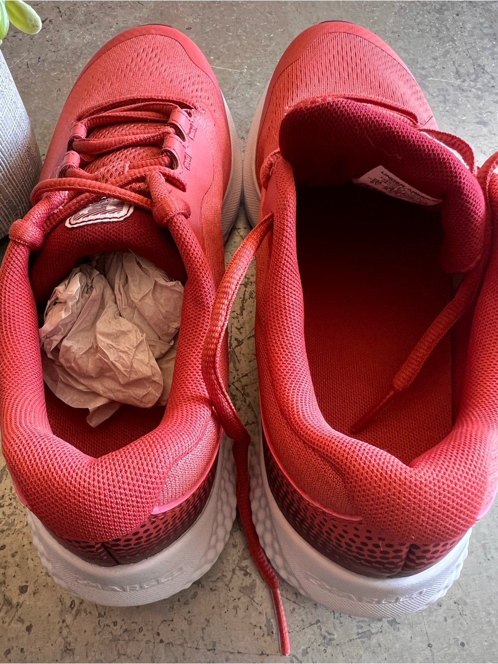 Under Armour Charged Rogue Sneakers Youth 6 Women’s 7.5 Coral Red Athletic Shoes - Picture 9 of 9